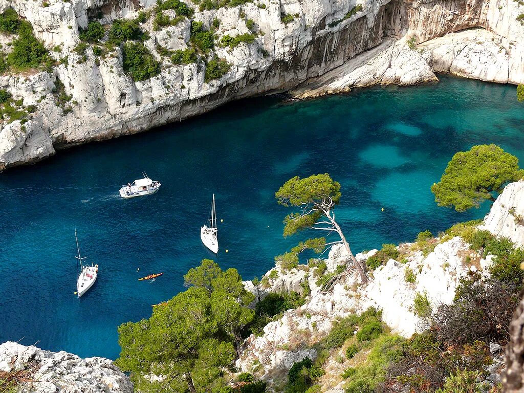 Парк Каланки Франция. Кассис Франция Каланки. Национальный парк les Calanques. Залив караван