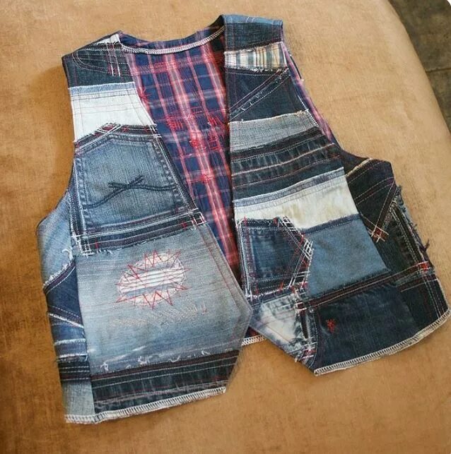 жилет из джинс. жилет из джинсов. необычные жилеты из джинсы. шьем джинсовый жилет. жилетки старых джинс.
