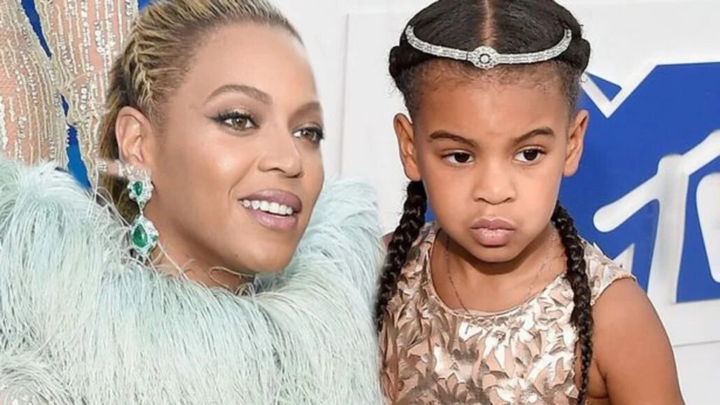 Beyonce daughter. Блю Айви дочь Бейонсе 2023. Блю Айви дочь Бейонсе. Дочь Бейонсе и Джей-зи. Дети Бейонсе 2023.