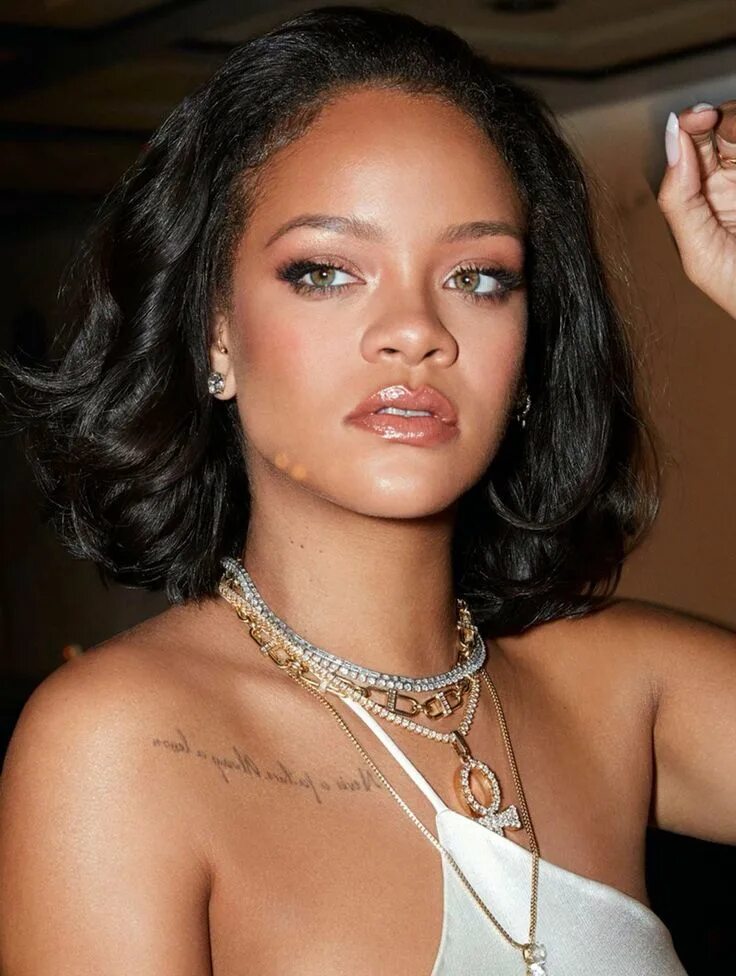 Рианна макияж. Рианна макияж. Шоу рианны savage x fenty. Rihanna лицо. Рианна певица.