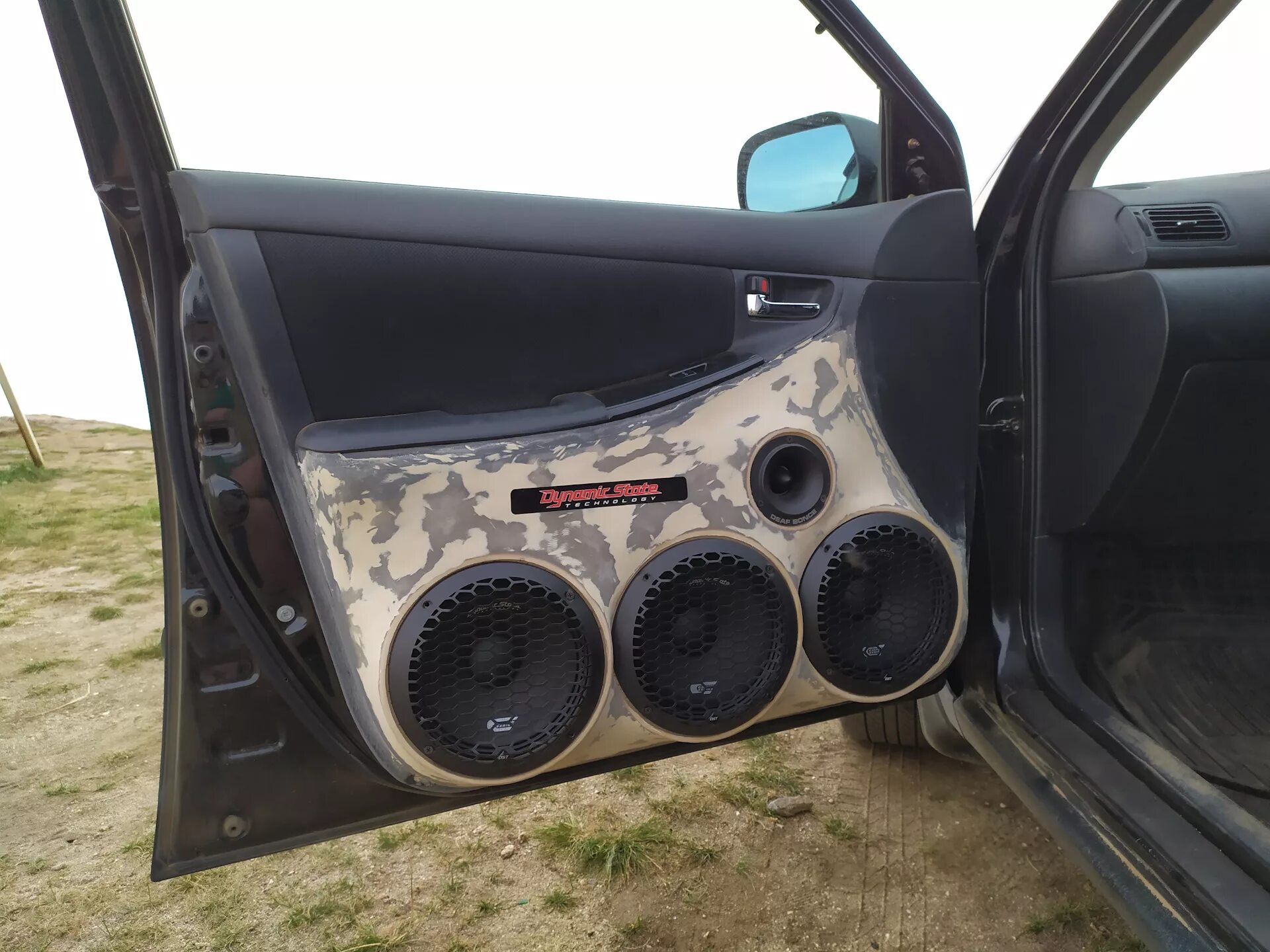 Громкий фронт тойота королла 120. Подиумы автозвук тойота ист. Автозвук королла 150. Камри 70 автозвук spl. Тойота автозвук.