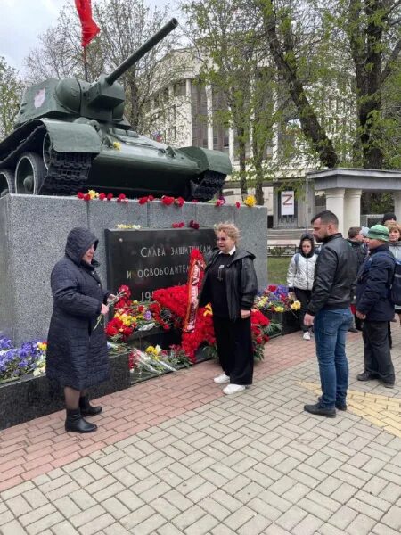 Освобождение симферополя от немецко фашистских. Освобождение Симферополя 13 апреля. Годовщина освобождения Симферополя. Памятник советским танкистам. Освобождение города Симферополя.