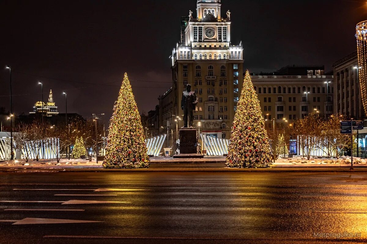 Елка на красной площади 2021 в москве. Москва новогодняя площадь. Московская елка на красной площади. Москва новогодняя площадь. Красная площадь москва ярмарка гум.