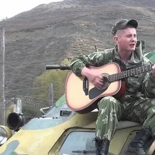 Задеру я ленке белые коленки