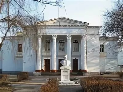 Дк городской новозыбков. Дк городской новозыбков. Дом культуры новозыбков. Новозыбков достопримечательности. Новозыбков памятники архитектуры.