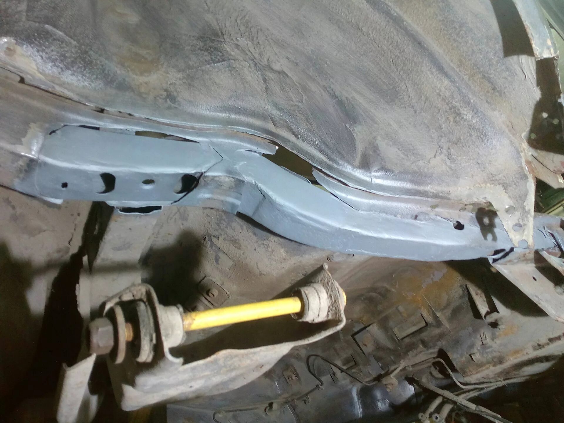 Лонжерон на уаз 469. Лонжерон пола nissan teana. Лонжерон пола nissan teana. Переварка гнилой рамы вваренной в кузов. Поперечный лонжерон нива 2121.