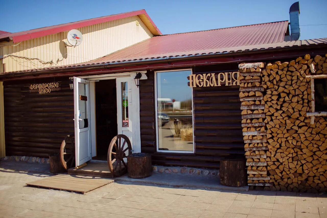 Комплекс фермерская усадьба карелия. Кафе фермер. Деревенский ресторан фермер. Кафе фермер. Кафе фермер.