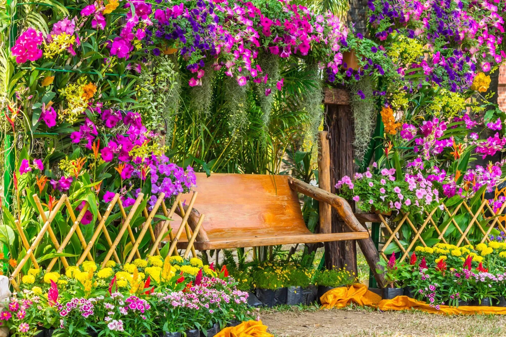 Цветочный сад. Сад с цветами. Цветы для сада и огорода. Сад в цветах.