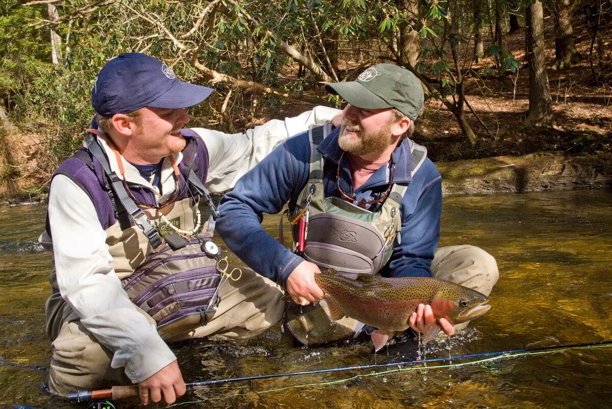 Можно ли идти на рыбалку. Рыбалка с друзьями. Про рыбалку прикольные. Весна пришла рыбалка. Приколы на рыбалке.