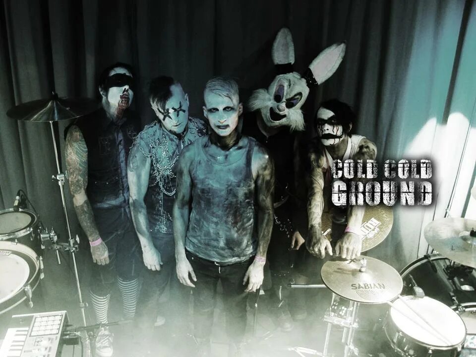 Ледяная земля фильм про двух братьев. Холодная земля фильм 2017. Cold cold ground. In the cold ground прохождение. Cold ground 2015.