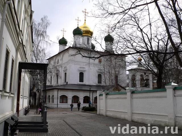 Сретенский монастырь на Лубянке. Храм Сретенского монастыря в Москве. Сретенский монастырь чистые пруды. Сретенский ставропигиальный мужской монастырь. Сретенском 17