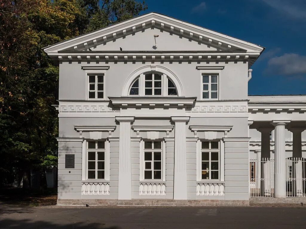 Особняк елагина страстной. Росси елагин дворец. елагин дворец конюшенный корпус. конюшенный корпус елагина дворца. елагин дворец домовая церковь.