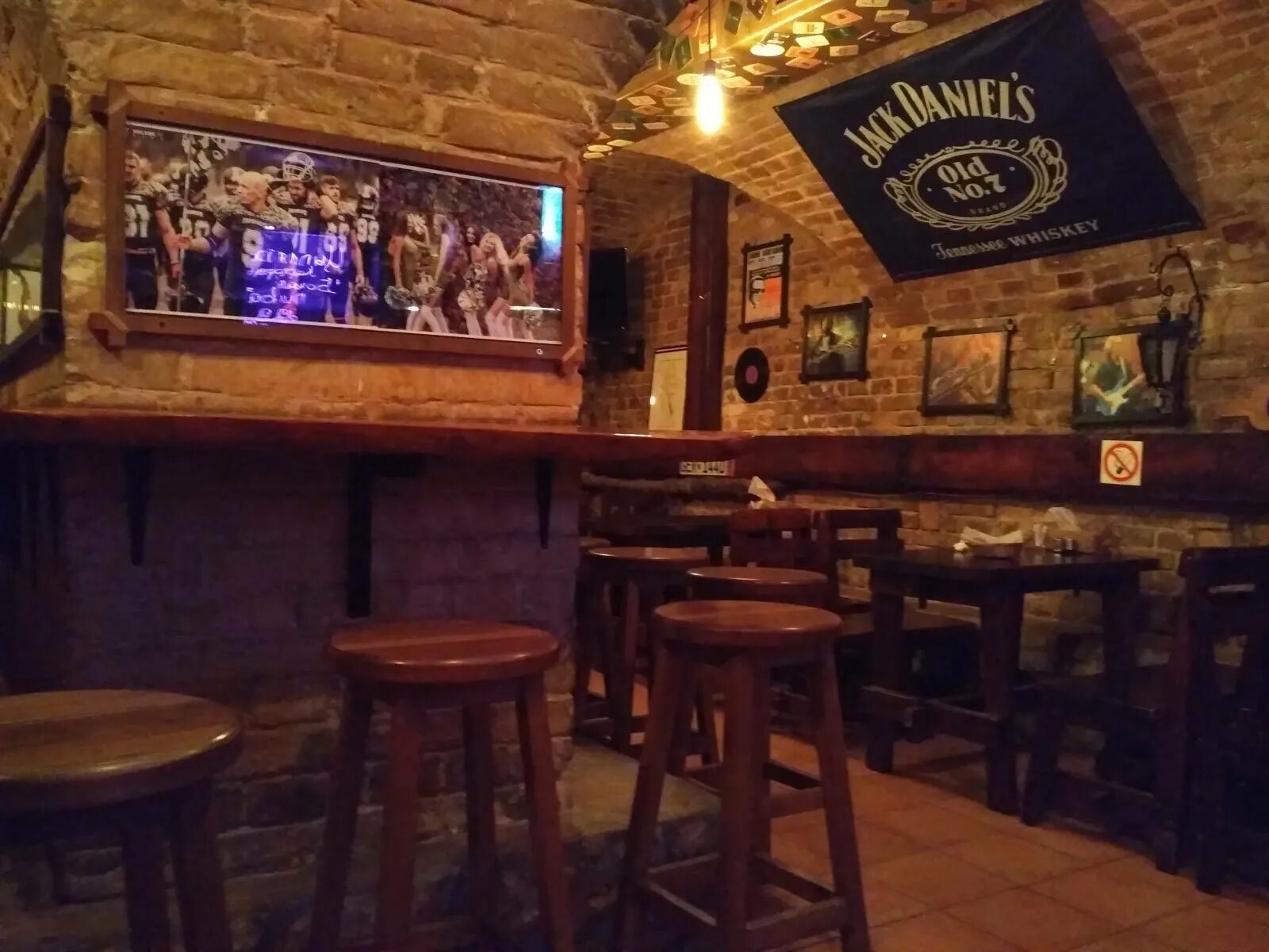 Blues bar. 12 bar blues band. Blues bar. Блюз бар фото. Бар в стиле блюз.