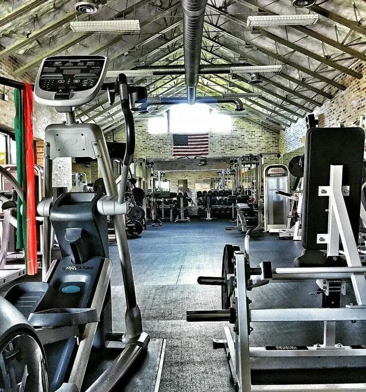 Тренажерный зал подвальные. Тренажерный зал garage gym. качалка спортзал. спортзал в подвале. тренажеры в подвале.