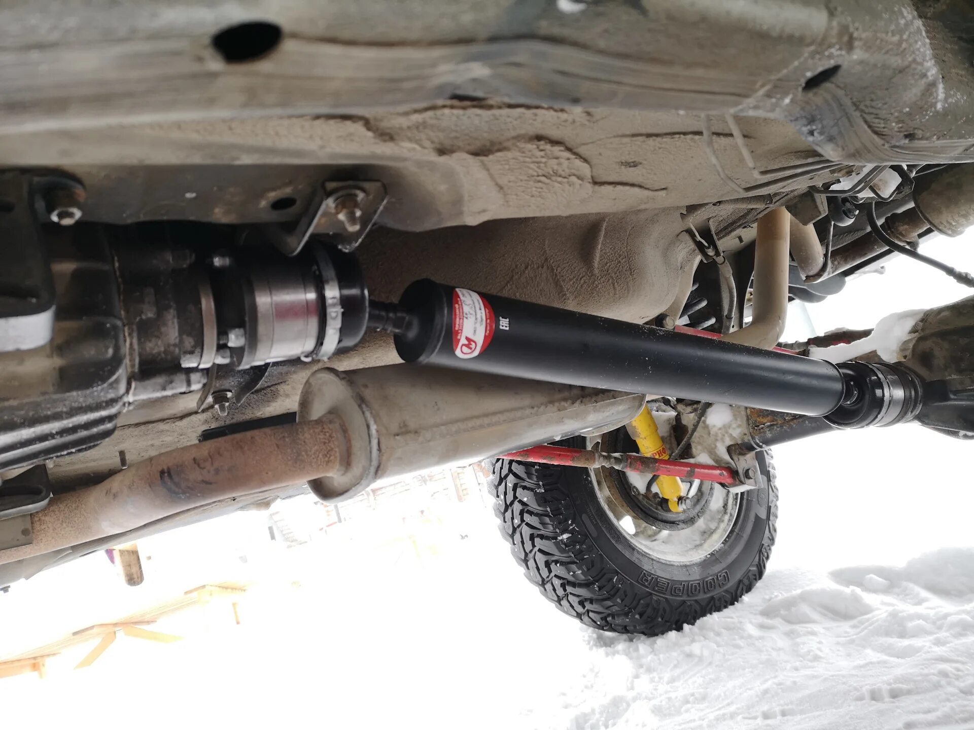 Подвеска нива 2121 карданы. Кардан задний нива 21214. Установка карданов на ниву 21214 инжектор. Передний шрусовый кардан на ниву 21214. Крепление кардана на ниву 21213.