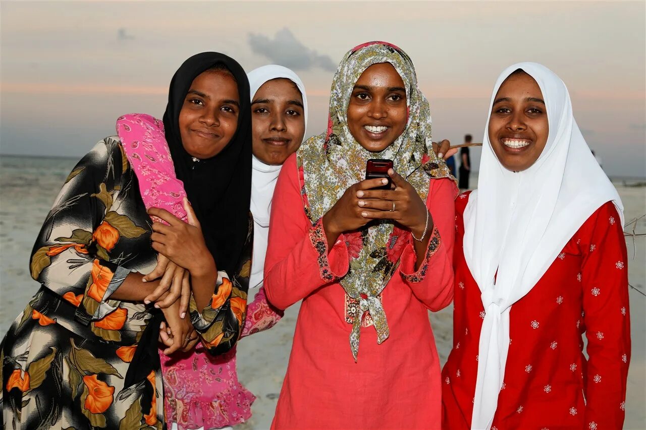 Национальность сити. Жители Мальдив. Мальдивы население. Мальдивы Национальная одежда. Мальдивские женщины.