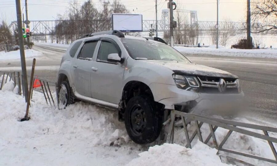 Камаз лесовоз архангельск. Жесть29 архангельск сегодня аварии. Дтп на галушина в архангельске вчера. Жесть29 архангельск сегодня аварии. Камаз лесовоз архангельск.