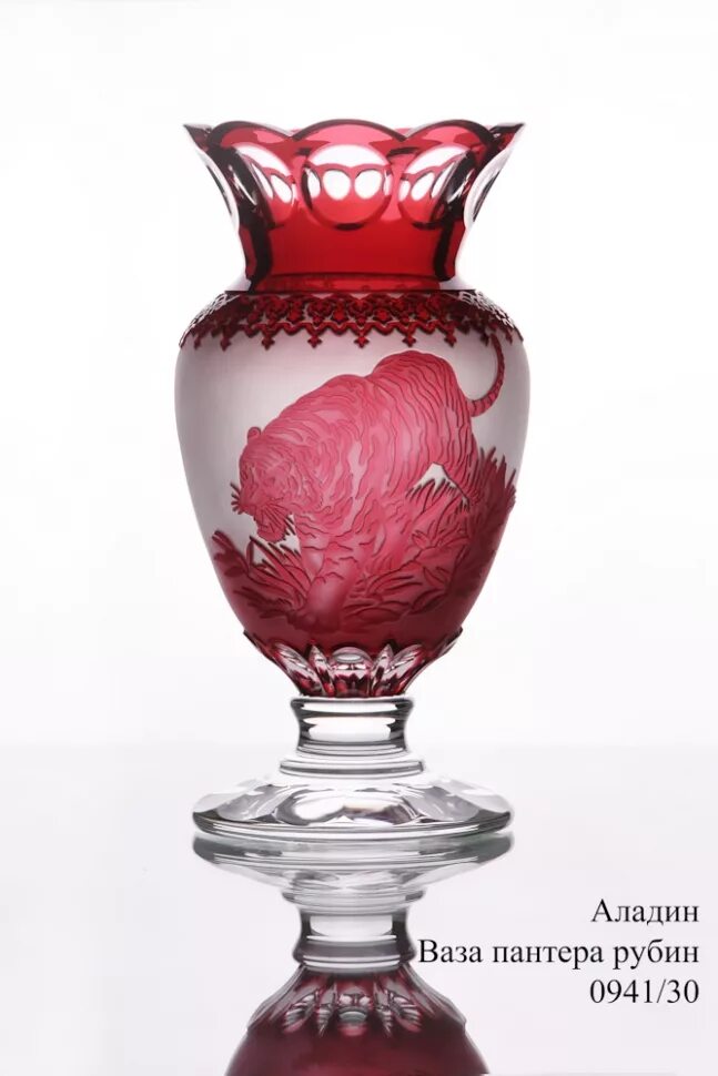 Вазы из ротанга напольные для интерьера. Вазы алексы. Ваза в стиле барокко. Ваза настольная "луна". Белые вазы с черными стразами.