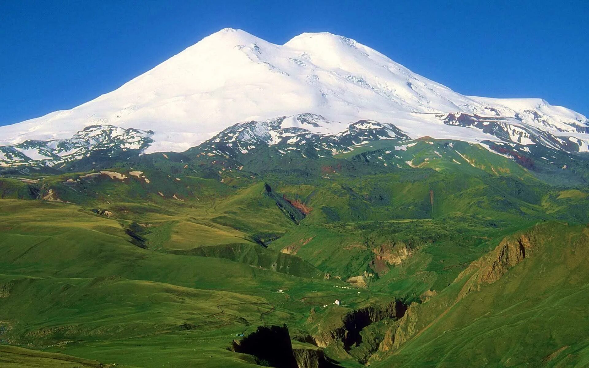 Какие горы более молодые. Эльбрус, Кабардино-Балкария. Пятигорск гора Эльбрус. Гора Эльбрус (Кабардино-Балкария, Карачаево-Черкесия). Кавказские горы Эльбрус.