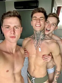 CzechGayTwins (450K)🇺 🇦 Barcelona 😋. 