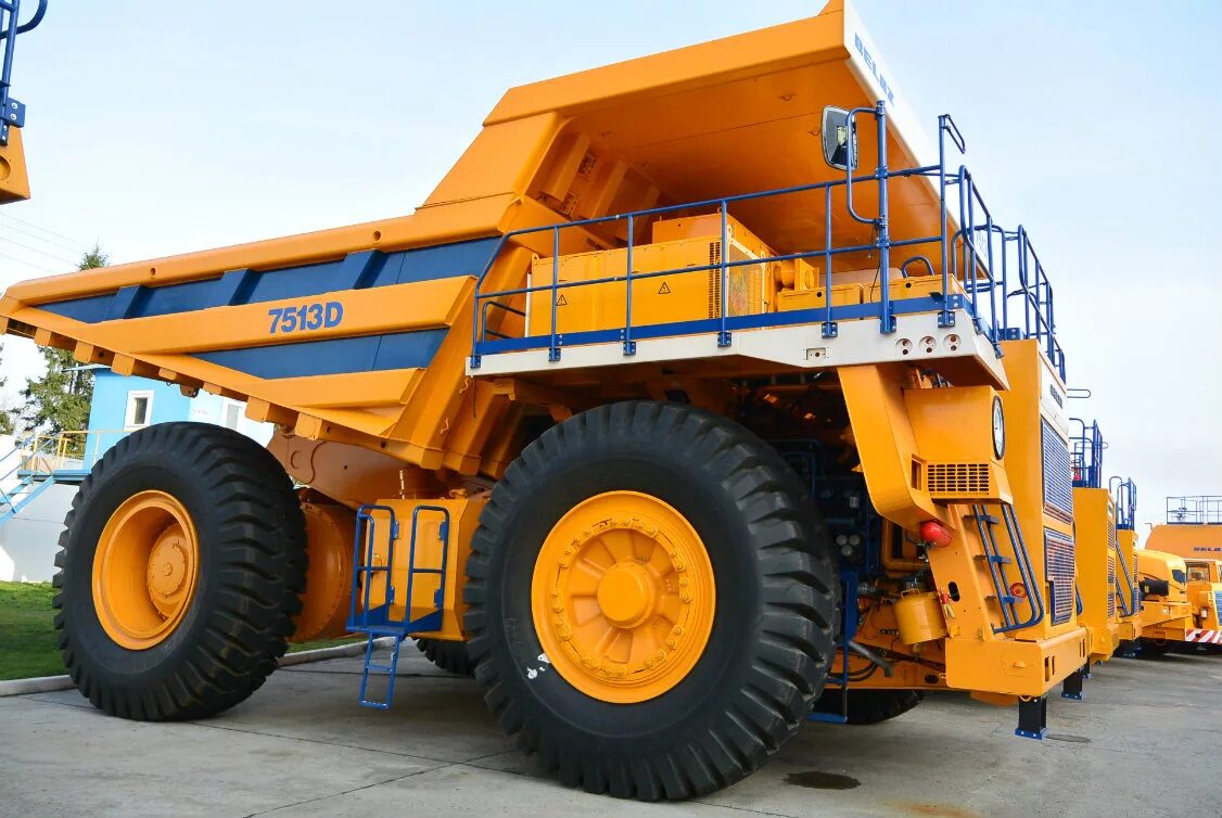 Карьерный самосвал caterpillar 773e off-highway trucks. Категория а3 на карьерный. Комацу 120 тонн. Белаз дрифт. Категория а3 на карьерный.