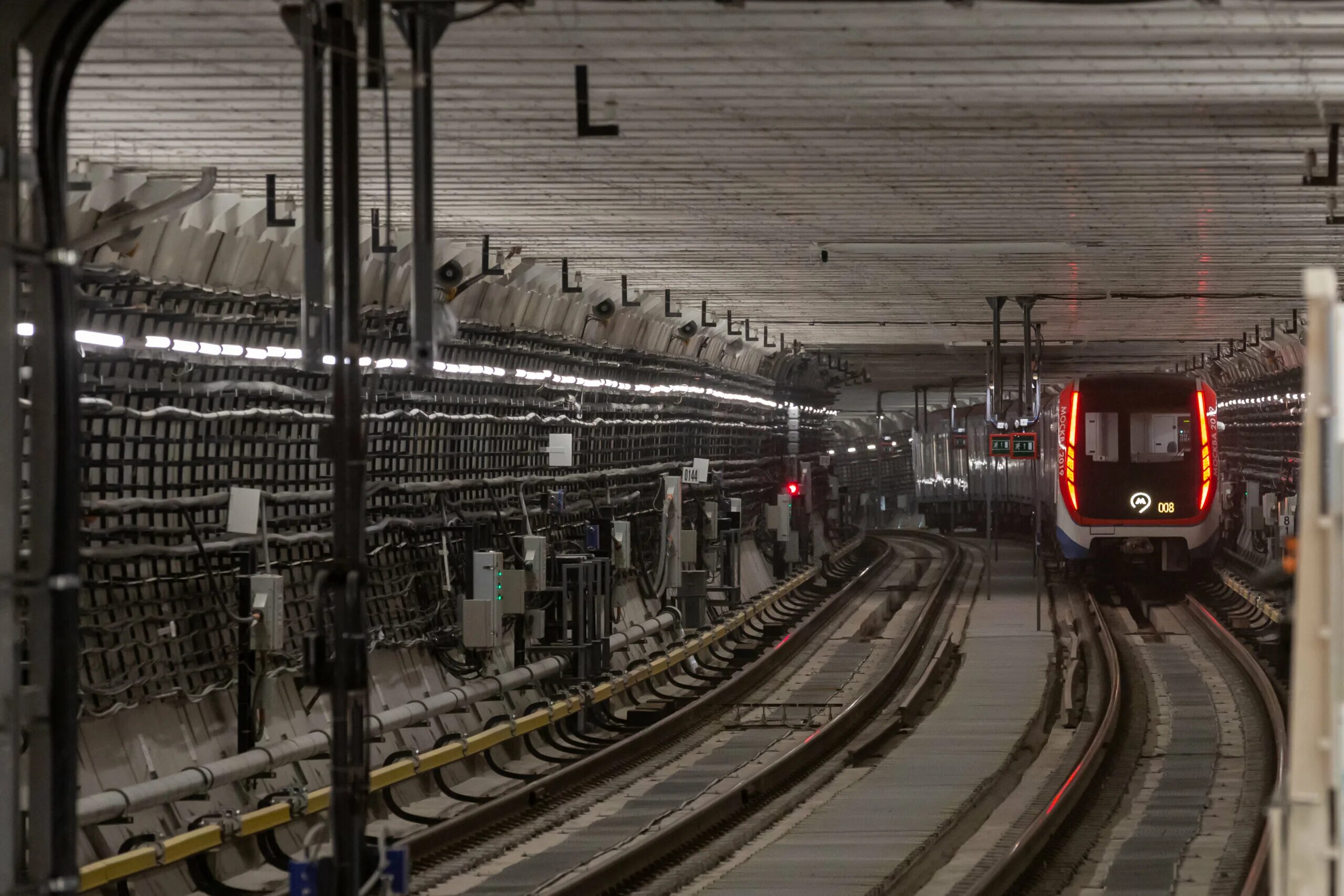 Вагон в тоннеле Москва 2020. Москва 2020 на Некрасовской линии. Экскурсия в метро. Станция простыми словами.