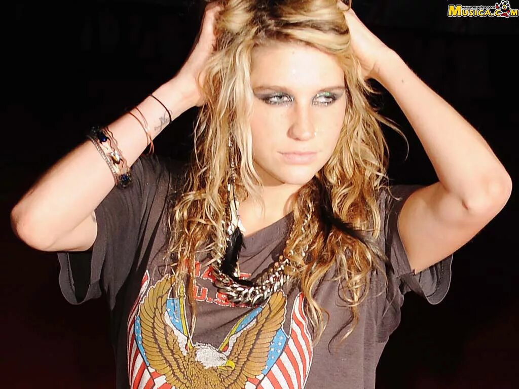 Кеша effects. Kesha. Kesha певица. Kesha певица 2010. Kesha 2011.