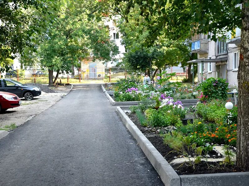 Красивый двор в центре москвы. Благоустройство и озеленение придомовых территорий. Т двор фото. Т двор фото. Т двор фото.
