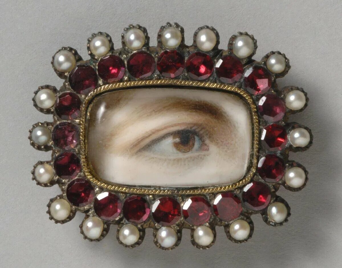 Благородный глаз 3. Ювелирное украшение в виде глаза. Глаза драгоценные камни. Странные украшения 18 века. Украшения с глазами возлюбленных.