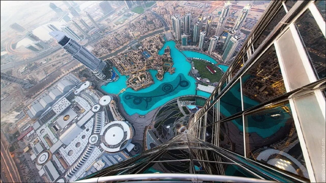 Высота последнего этажа. Смотровая площадка Бурдж Халифа. Дубай Бурдж Халифа смотровая площадка. Дубаи Бурдж-Халифа крыша. Небоскрёб Бурдж-Хали́фа (Дубай).