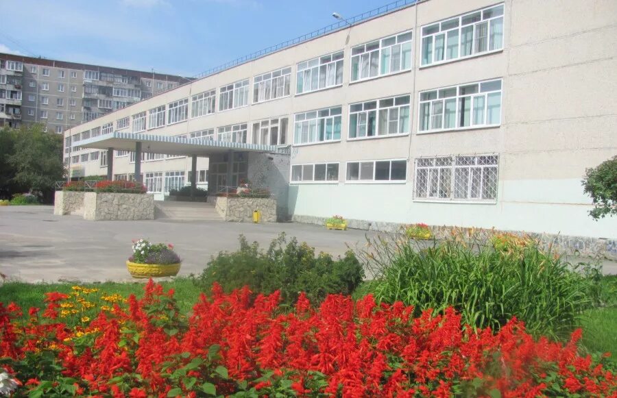 school's Srednyaya shkola № 165 in specifics, praspiekt Haziety Zviazda, 6 - Yan