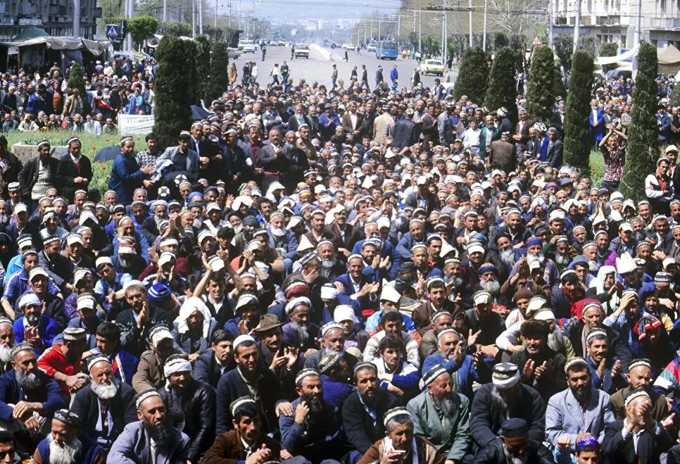 Душанбе 1994. 21 февраля 1992 года. 21 февраля 1992 года. Митинги против ельцина 1993 год. Таджикистан гражданская война 1992.