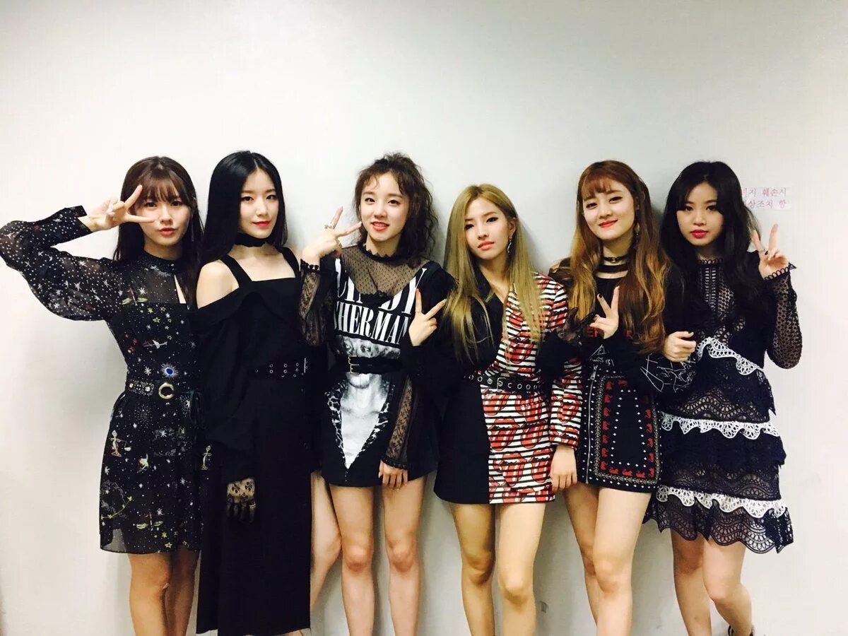 Dle latata. Айдл корейская группа. группа g idle. джи айдол. группа джи айдол участницы.