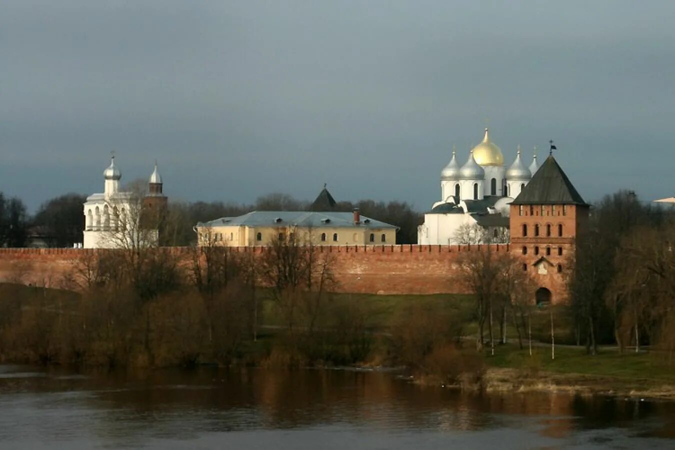 Экскурсия великий новгород 1 день. Великий Новгород на Руси. Новгородский Детинец. Великий Новгород древний Детинец. Великий Новгород в древней Руси.