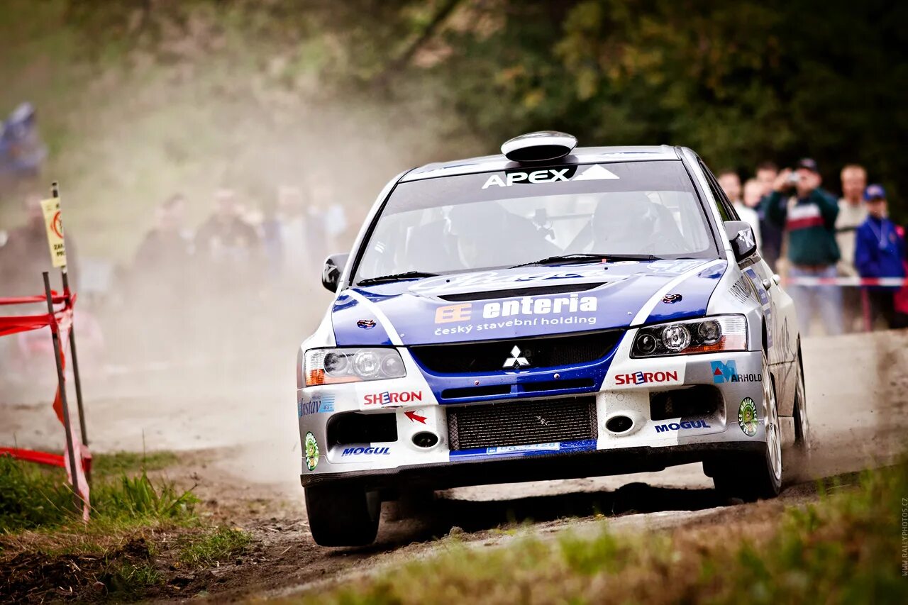 Ралли цен. Mitsubishi Lancer 1981 Rally. Мицубиси Лансер ралли. Mitsubishi Lancer ралли 1981. Мицубиси Лансер ралли WRC.