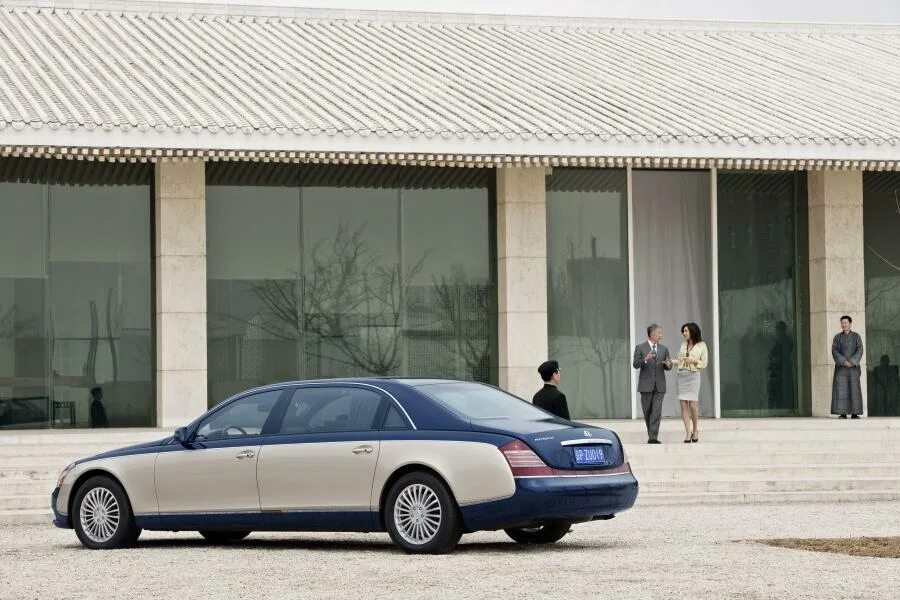 Maybach 62. Роллс ройс фантом дтп. Утопили майбах. Утопили майбах. Майбах с моста в калуге.