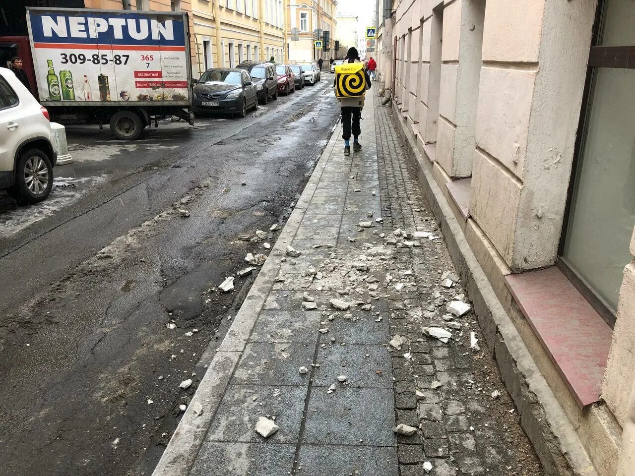 В питере упал дом. Криминальный район. новый тротуар. керченский переулок санкт-петербург. упал фасад в петербурге.