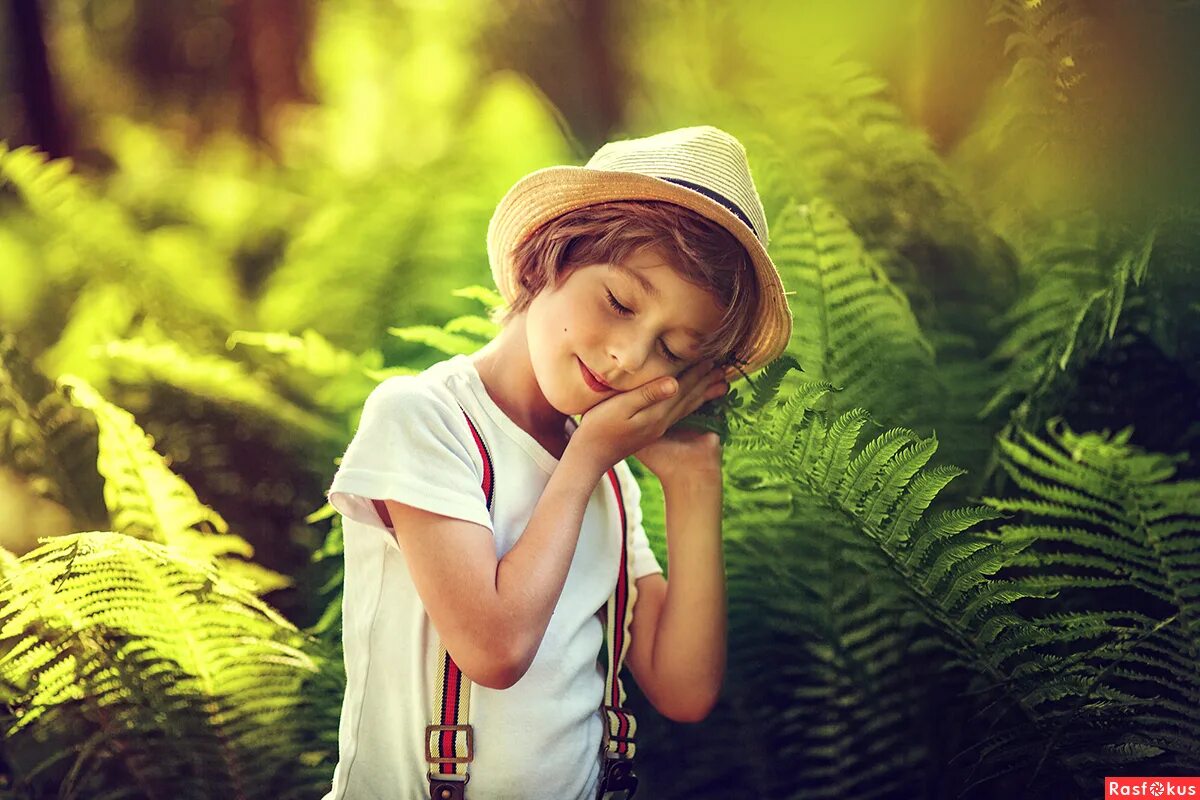 Children photo. Дети фотография квадратная фотография. Слушать природу. Дети искренность и чистота. Звуки природы для детей слушать.