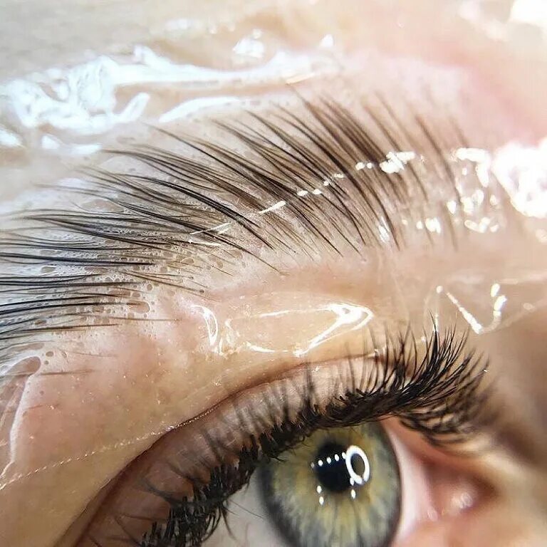 долговременная укладка бровей с окрашиванием. красивые брови ламинирование. ламинирование бровей. долговременная укладка ресниц. ламинирование бровей.