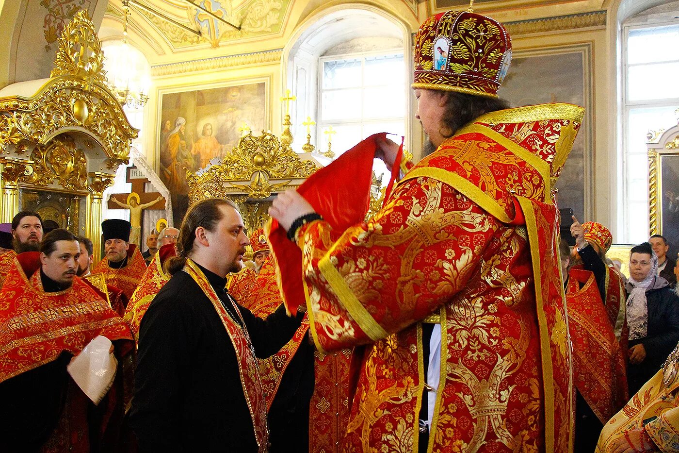 Пасхальное богослужение. Пасхальная литургия Пасха. Воскресная служба на Пасху. Служба на пасху 2024