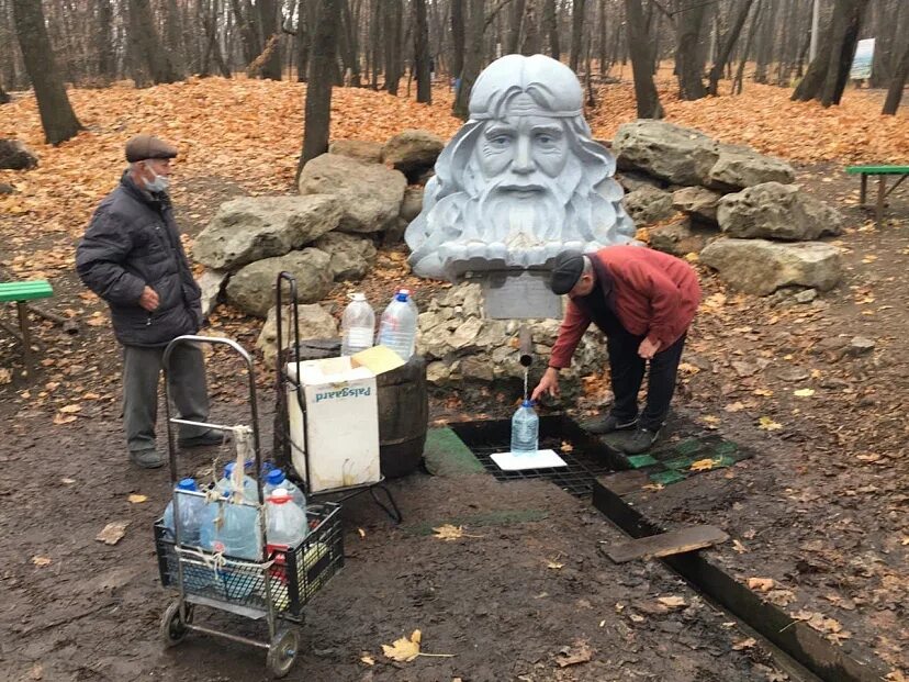 Саратовский родник. Родники Кумысной Поляны Саратов. Парк Кумысная Поляна Саратов. Богатырский Родник Саратов. Кумысная Поляна Саратов Родник.