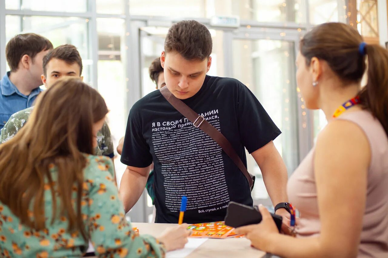 Высшее образование. Человек без работы. Трудоустройство выпускников. Работа после выпуска. Ниту мисис студенты.