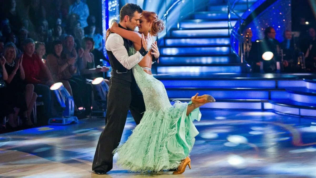 Петриковская школа сандыктауский район. Вальс танец. Вальс. Свиридов вальс. Вальс средней.