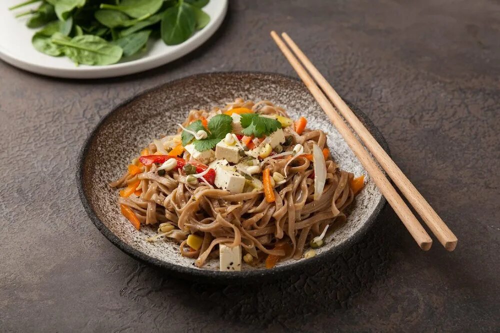 Soba гречневая лапша. Гречневая соба. Гречневая лапша слипаются. Лапша из гречневой муки. Гречневая лапша соба.