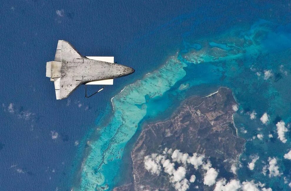 Space 2010. Странные снимки из космоса. Space Shuttle на фоне земли. Шатл фото из космоса. Снимки с космоса за 2010 год.