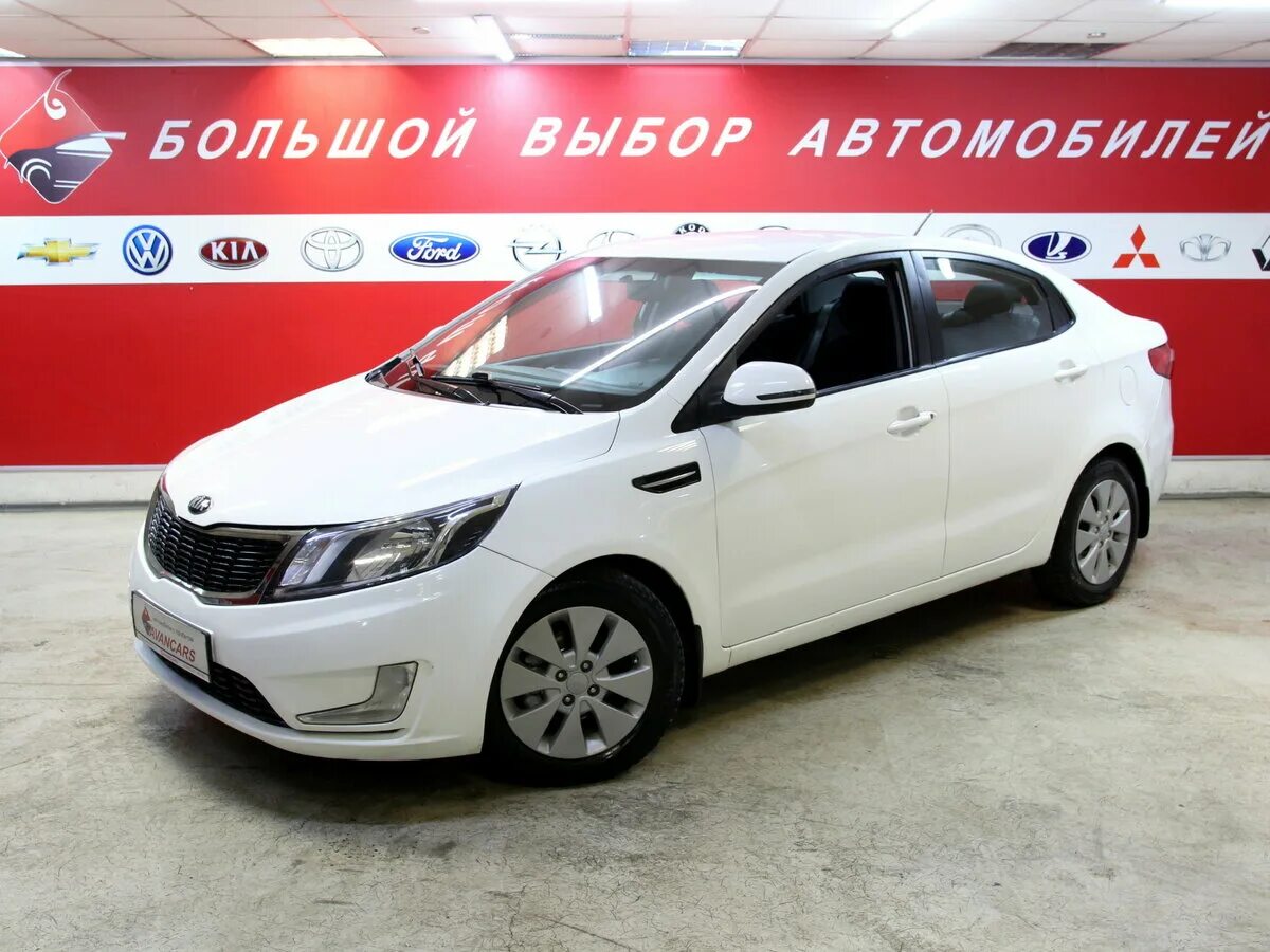 Автомобили с пробегом 2015. Киа Рио 2014 1.6 механика. Киа Рио за 300 тысяч. Kia с пробегом акция. Москва Kia Rio.авито.