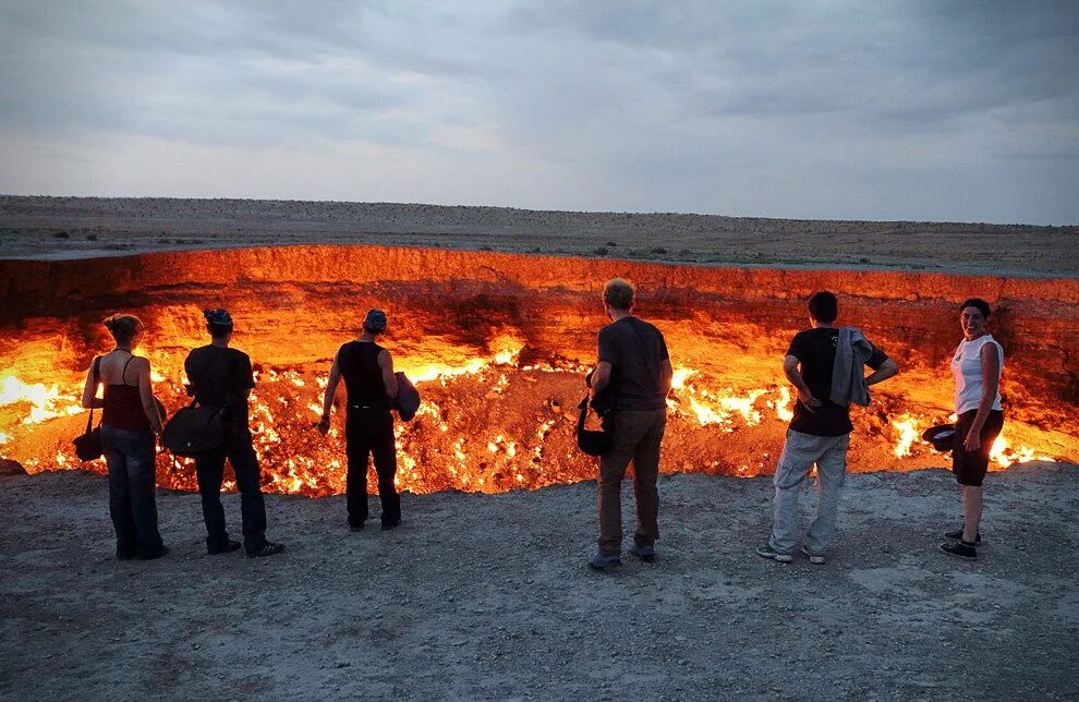 "Врата ада" (Дарваза), Туркменистан. Газовый кратер врата ада Туркменистан. Дарваза газовый кратер в Туркменистане. "Врата в ад", Дарваза, Туркменистан.