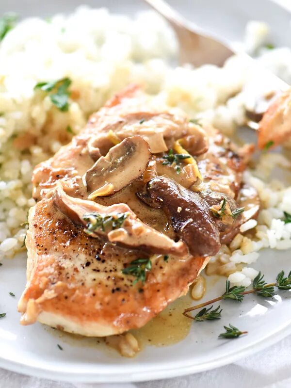 Куриная грудка с грибами. Грудка фаршированная грибами. Куриная грудка. Куриная грудка с грибным соусом. Куриная грудка с грибами фото.