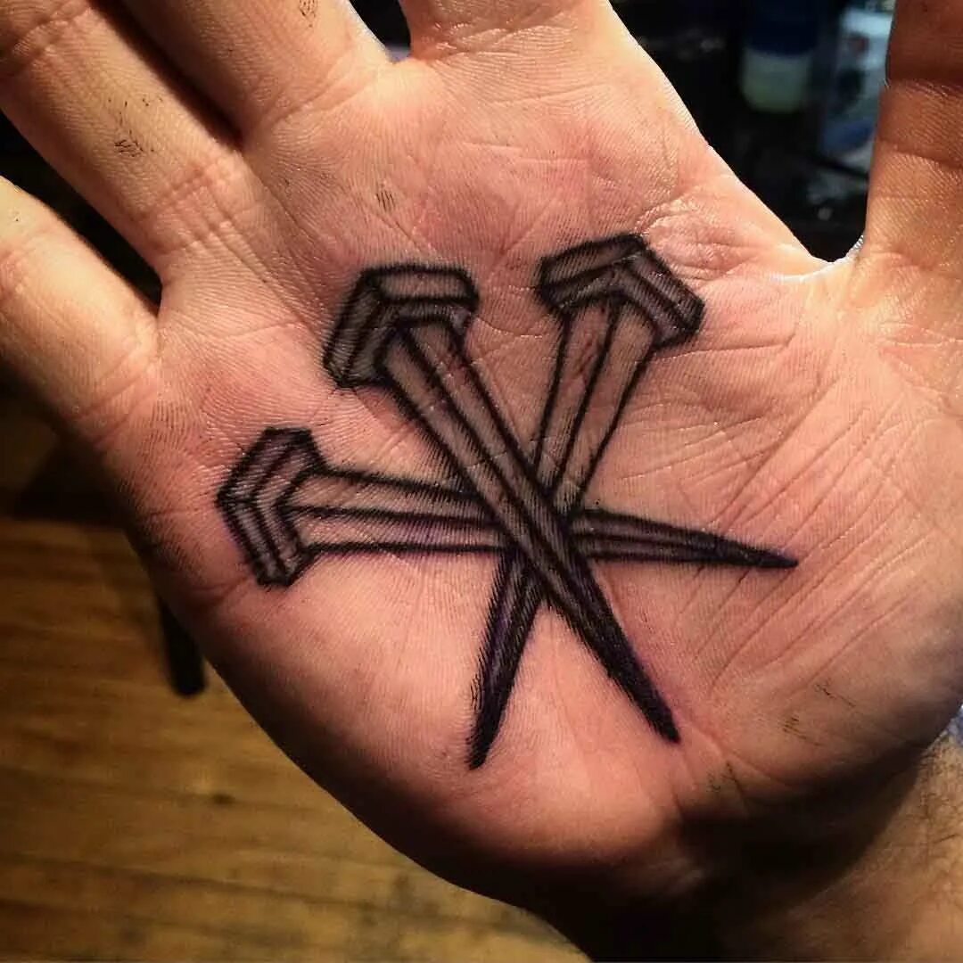 Тату гвозди олд скул. Тату гвозди эскиз. Тату гвозди. Тату меч на ноге. Тату нож на ноге.