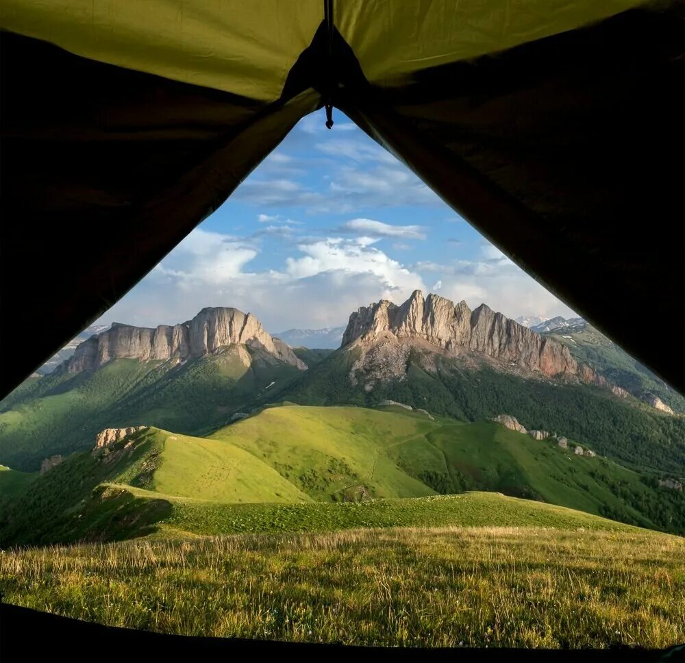 Mountains camping. Большой Тхач Адыгея. Гора большой Тхач Адыгея. Заповедник большой Тхач палатки. Гора Тхач поход.